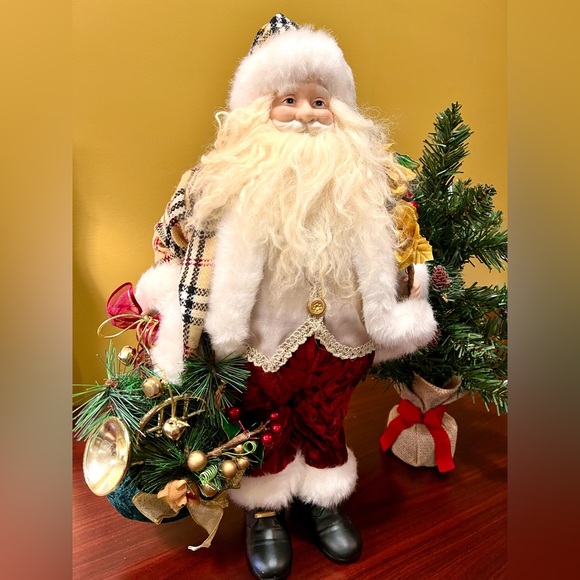 18.5" Santa Claus standing figurine Christmas accent decoration - Picture 7 of 8